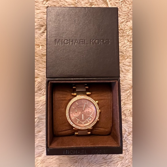 Michales Kors Woman’s watch - Picture 2 of 5
